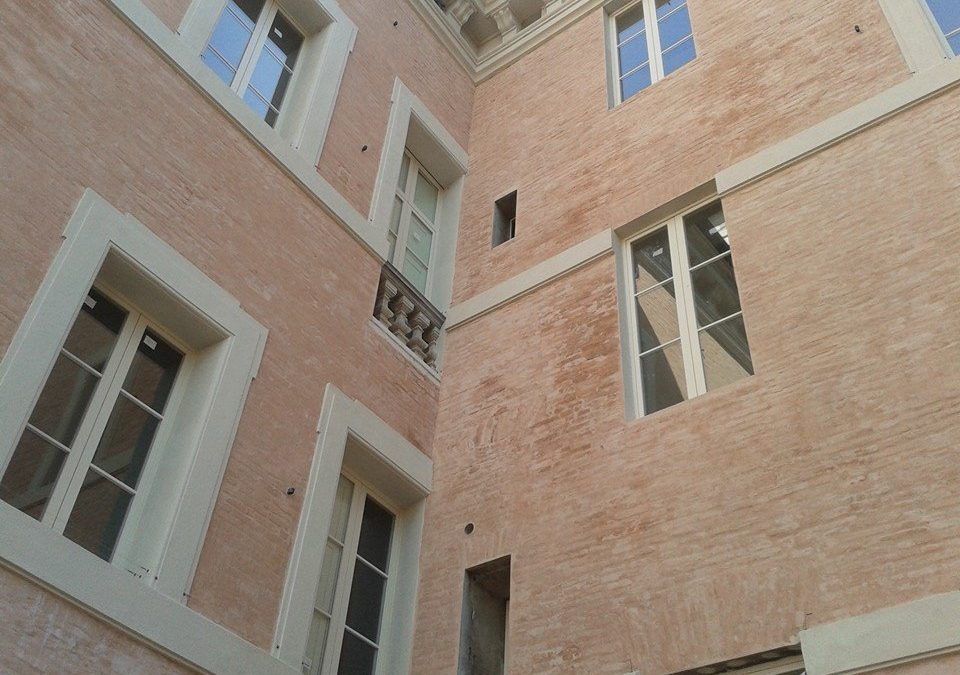 Rehabilitación e instalación de ventanas y puertas de madera en Palacete en Madrid